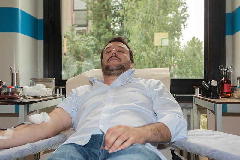 Salvini e il suo sangue. Ecco il sangue di Salvini Salvini e il suo sangue. Ecco il sangue di Salvini