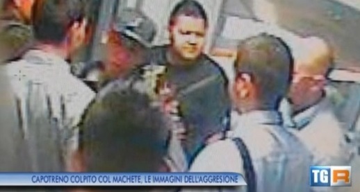 Aggressione con machete, le terribili immagini delle telecamere. FOTO