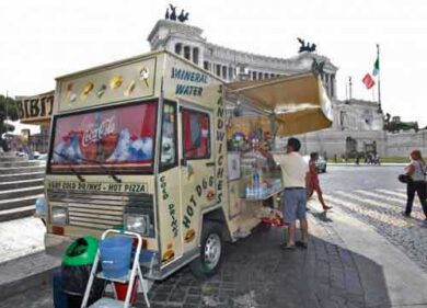 “Via dai Fori i camion bar”Sfratto ai paninari dal 10 luglio