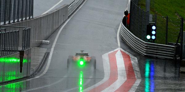 Ferrari, Antonio Fuoco in pista con la Rossa di Vettel: esordio bagnato Ferrari, Antonio Fuoco in pista con la Rossa di Vettel: esordio bagnato