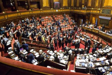 Scuola: subito le 100 mila assunzioni. Lega, M5S e Sel non ci stanno