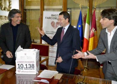 Marchini: “Il sindaco? Ignora il torero”. Santanché affonda: “Roma è una fogna”