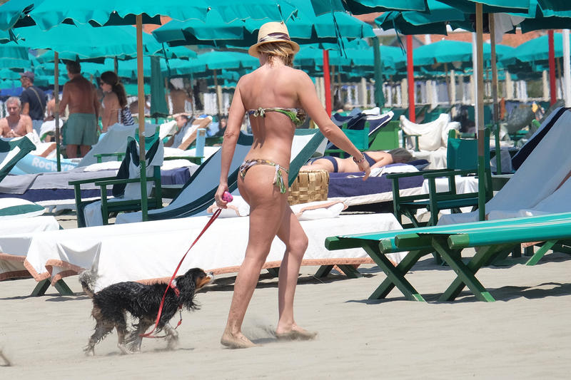 Debora Roversi, l’ex moglie di Pirlo scalda l’estate di Forte dei Marmi Debora Roversi, l’ex moglie di Pirlo scalda l’estate di Forte dei Marmi