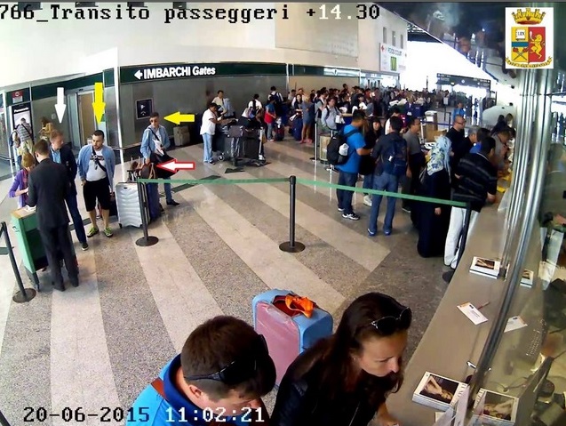 Malpensa, derubavano passeggeri distratti al check-in. FOTO Malpensa, derubavano passeggeri distratti al check-in. FOTO