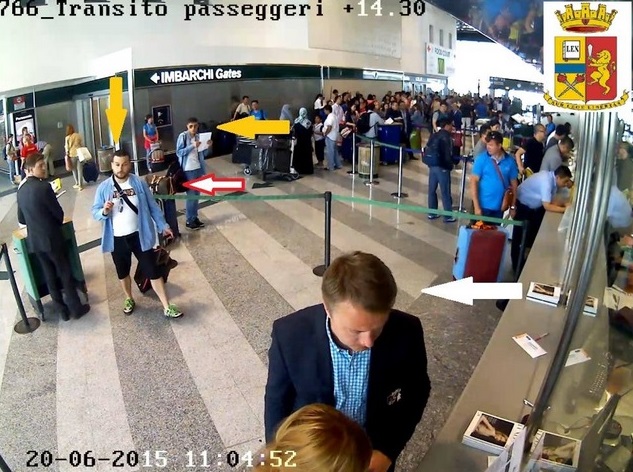 Malpensa, derubavano passeggeri distratti al check-in. FOTO Malpensa, derubavano passeggeri distratti al check-in. FOTO
