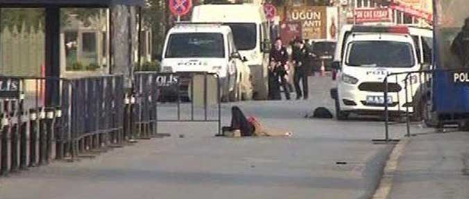 KUWAIT: KAMIKAZE DELL’ISIS IN UNA MOSCHEA: 25 MORTI KUWAIT: KAMIKAZE DELL’ISIS IN UNA MOSCHEA: 25 MORTI