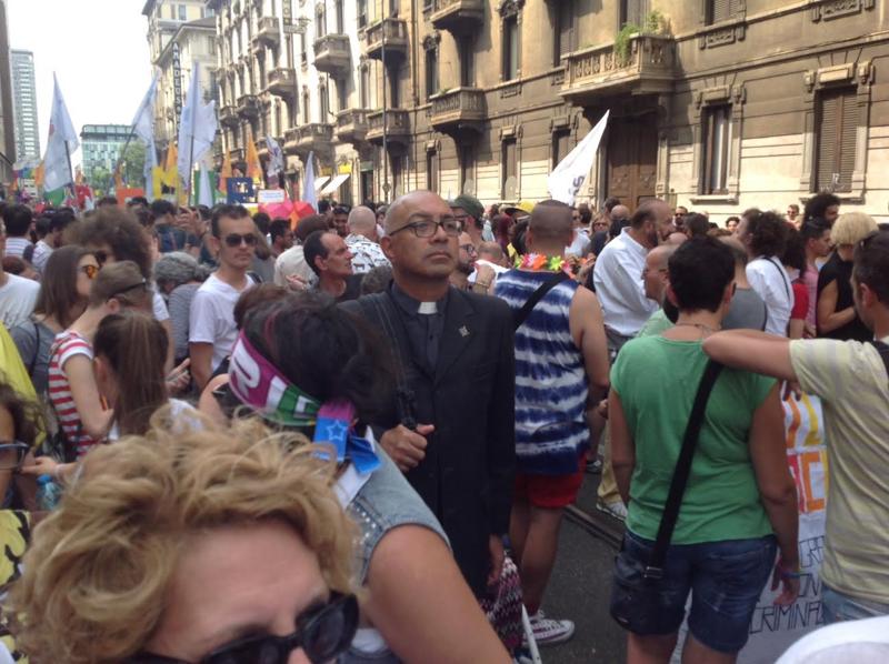Milano Pride, sfila l’onda arcobaleno. “Uguali diritti per tutti” Milano Pride, sfila l’onda arcobaleno. “Uguali diritti per tutti”
