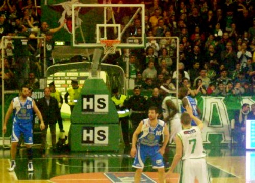 Basket, grande festa a Sassari per il primo scudetto Basket, grande festa a Sassari per il primo scudetto