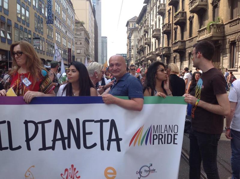 Milano Pride, sfila l’onda arcobaleno. “Uguali diritti per tutti” Milano Pride, sfila l’onda arcobaleno. “Uguali diritti per tutti”