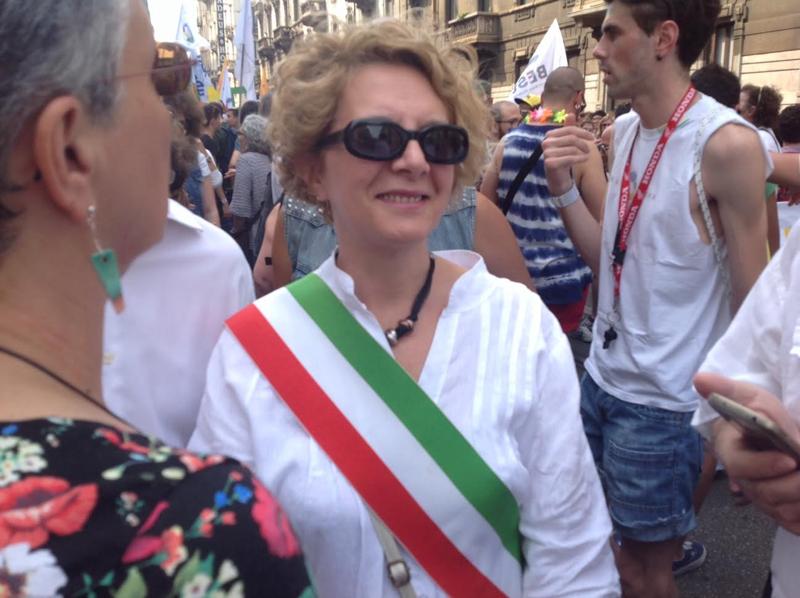 Milano Pride, sfila l’onda arcobaleno. “Uguali diritti per tutti” Milano Pride, sfila l’onda arcobaleno. “Uguali diritti per tutti”
