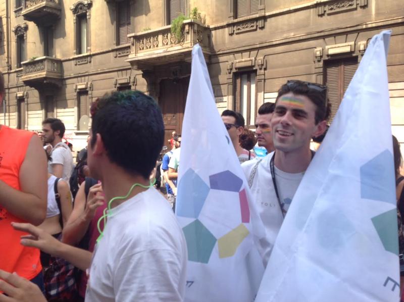 Milano Pride, sfila l’onda arcobaleno. “Uguali diritti per tutti” Milano Pride, sfila l’onda arcobaleno. “Uguali diritti per tutti”