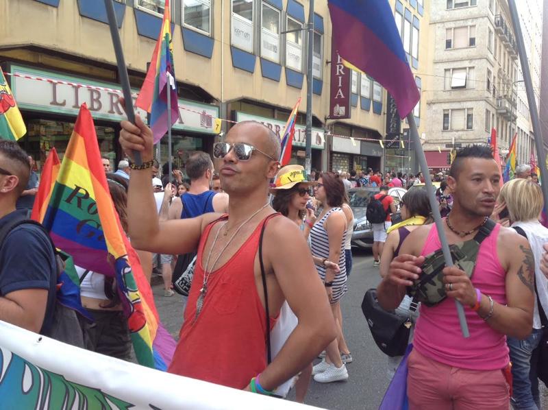 Milano Pride, sfila l’onda arcobaleno. “Uguali diritti per tutti” Milano Pride, sfila l’onda arcobaleno. “Uguali diritti per tutti”