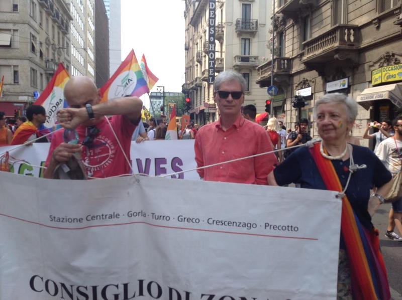 Milano Pride, sfila l’onda arcobaleno. “Uguali diritti per tutti” Milano Pride, sfila l’onda arcobaleno. “Uguali diritti per tutti”