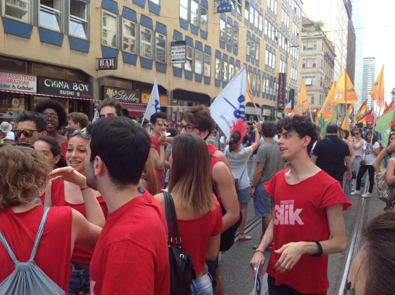 Milano Pride, sfila l’onda arcobaleno. “Uguali diritti per tutti” Milano Pride, sfila l’onda arcobaleno. “Uguali diritti per tutti”