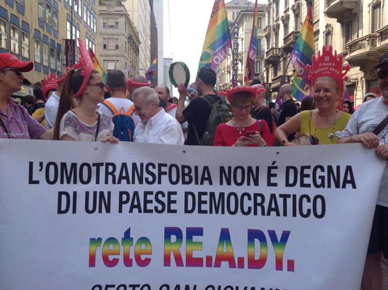 Milano Pride, sfila l’onda arcobaleno. “Uguali diritti per tutti” Milano Pride, sfila l’onda arcobaleno. “Uguali diritti per tutti”