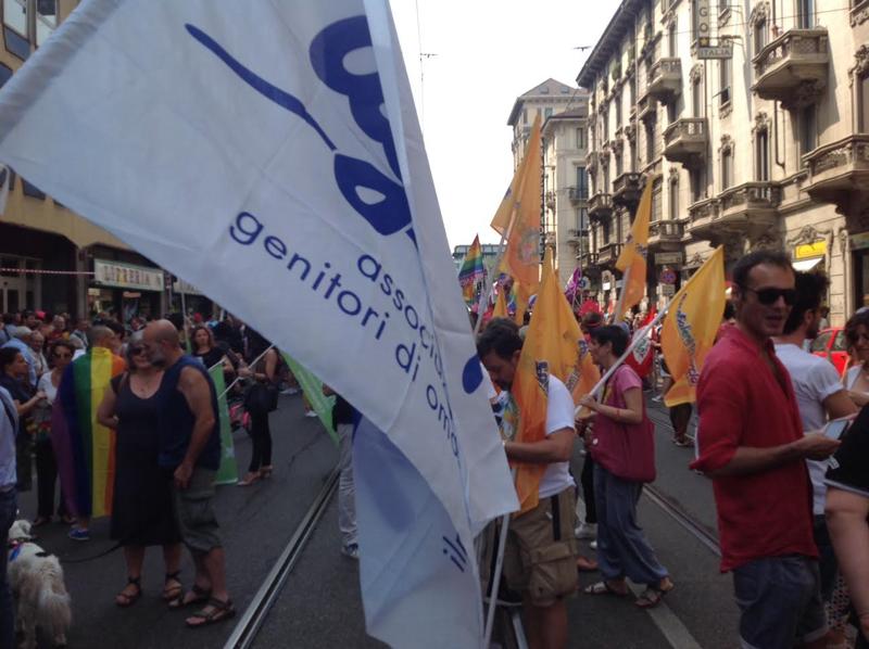 Milano Pride, sfila l’onda arcobaleno. “Uguali diritti per tutti” Milano Pride, sfila l’onda arcobaleno. “Uguali diritti per tutti”