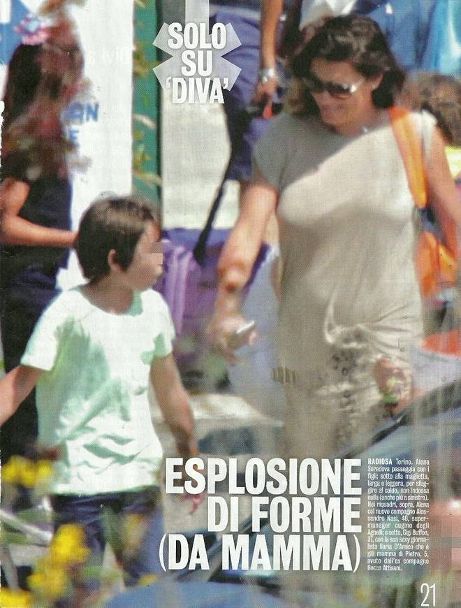 Balotelli beccato con la Fico. E il pancino di Alena Seredova… Balotelli beccato con la Fico. E il pancino di Alena Seredova…