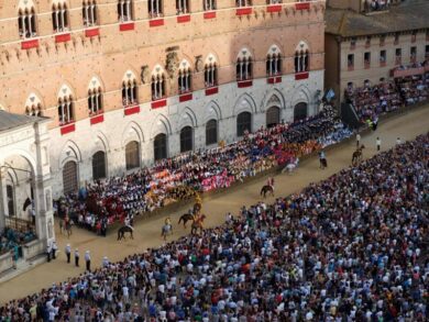 Palio di Siena: abbattuto Periclea, il cavallo che si era infortunato