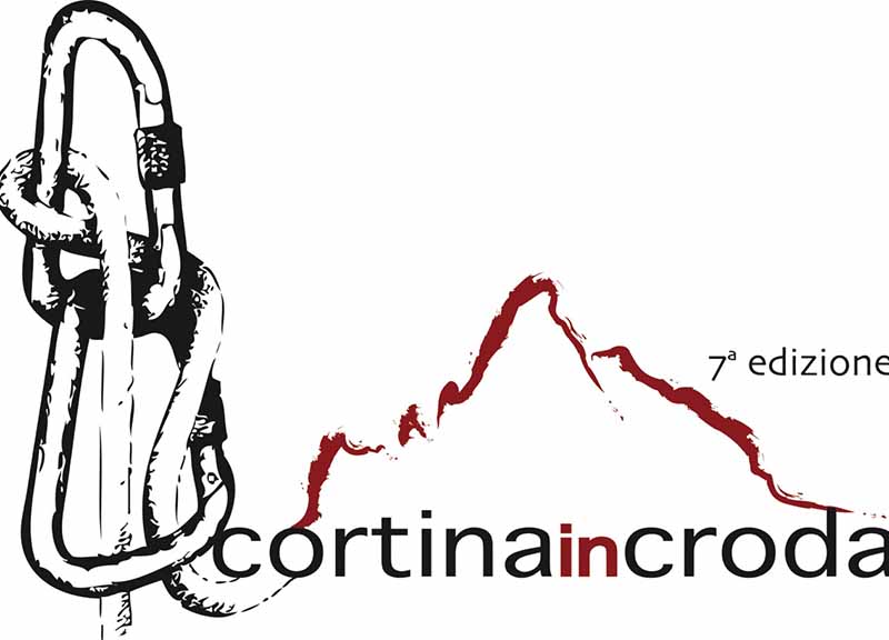 Al via Cortina InCroda: sganciato il moschettone simbolico Al via Cortina InCroda: sganciato il moschettone simbolico
