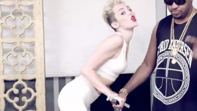 Miley Cyrus si scontra con Demi Lovato, botte da orbi! Foto “osé”! Miley Cyrus si scontra con Demi Lovato, botte da orbi! Foto “osé”!