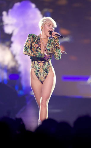 Miley Cyrus si scontra con Demi Lovato, botte da orbi! Foto “osé”! Miley Cyrus si scontra con Demi Lovato, botte da orbi! Foto “osé”!