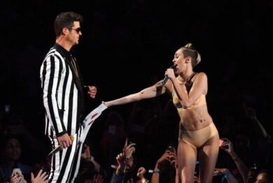 Miley Cyrus picchia Demi Lovato, botte! Foto “sexy”!