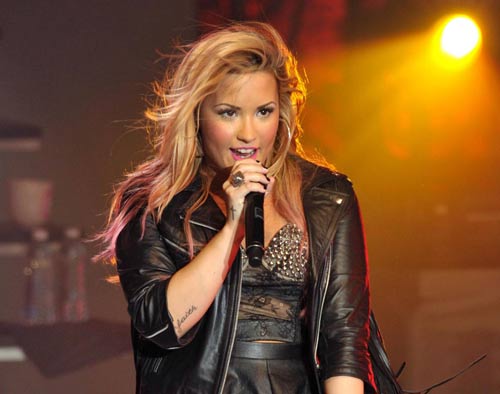 Miley Cyrus-Demi Lovato, che botte! Le foto “hot”! Miley Cyrus-Demi Lovato, che botte! Le foto “hot”!