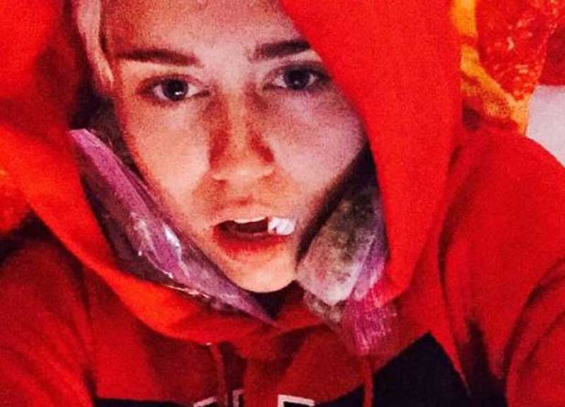 Miley Cyrus-Demi Lovato, che botte! Le foto “hot”! Miley Cyrus-Demi Lovato, che botte! Le foto “hot”!