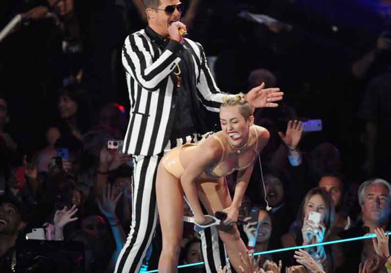 Miley Cyrus-Demi Lovato, che botte! Le foto “hot”! Miley Cyrus-Demi Lovato, che botte! Le foto “hot”!
