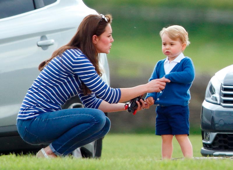 Kate Middleton e le madrine di Charlotte: sì a Diana, no ai reali Kate Middleton e le madrine di Charlotte: sì a Diana, no ai reali