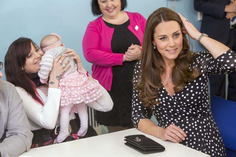 Kate Middleton e le madrine di Charlotte: sì a Diana, no ai reali Kate Middleton e le madrine di Charlotte: sì a Diana, no ai reali