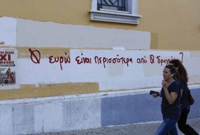 Grecia, vittoria schiacciante del No. Ma la Merkel prende tempo e vola da Hollande