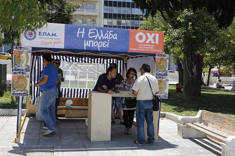 Grecia, urne chiuse. Merkel: “Tsipras manda Atene a sbattere” Grecia, urne chiuse. Merkel: “Tsipras manda Atene a sbattere”