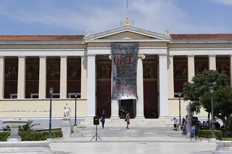 Grecia, urne chiuse. Merkel: “Tsipras manda Atene a sbattere” Grecia, urne chiuse. Merkel: “Tsipras manda Atene a sbattere”