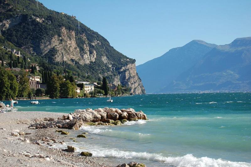 Troppo stress? Fuga sul lago in una limonaia del ‘700. FOTO
