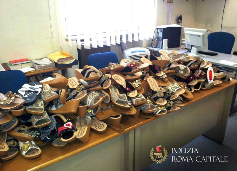 Vendeva scarpe di qualità rubate da un furgone