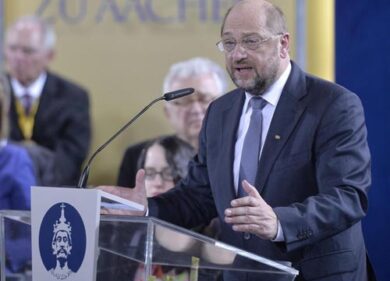 Strasburgo, la sinistra radicale e i Verdi chiedono le dimissioni di Schulz