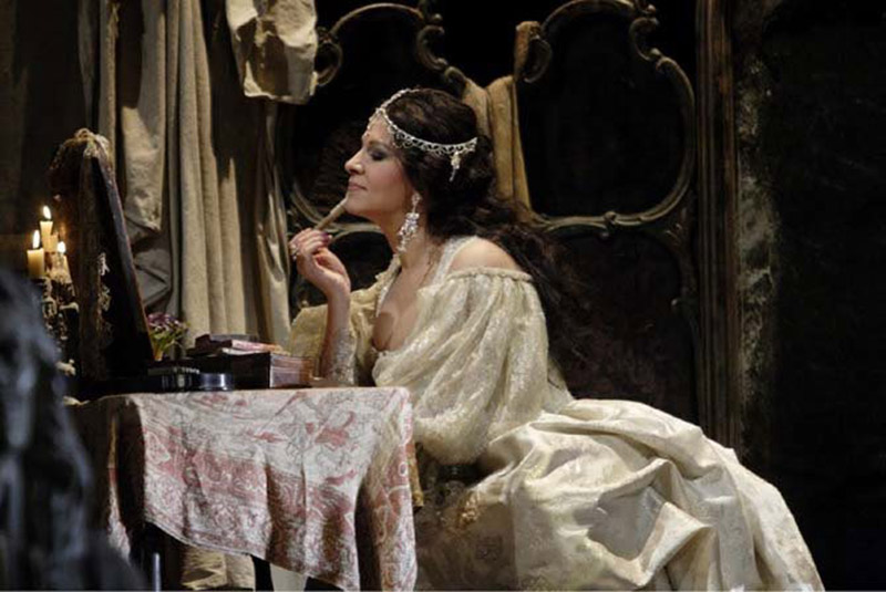 Parigi, all’Opéra Bastille “Adriana Lecouvreur” di Cilea Parigi, all’Opéra Bastille “Adriana Lecouvreur” di Cilea