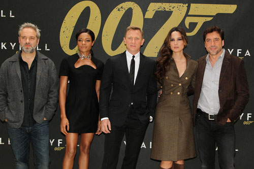 James Bond diventa un musical: Broadway manderà 007 sul palco James Bond diventa un musical: Broadway manderà 007 sul palco