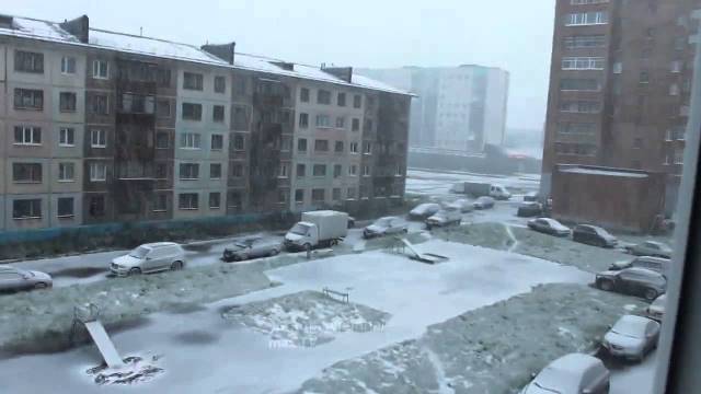 Nevica a luglio, in città. E non è uno scherzo. Guarda la foto Nevica a luglio, in città. E non è uno scherzo. Guarda la foto