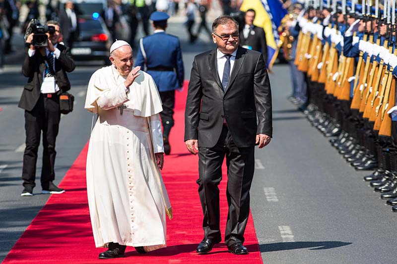 Il Papa in Bolivia, 20mila borse di coca per lui