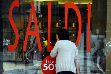 Saldi a prova di Flegetonte. Gli italiani approfittano degli sconti