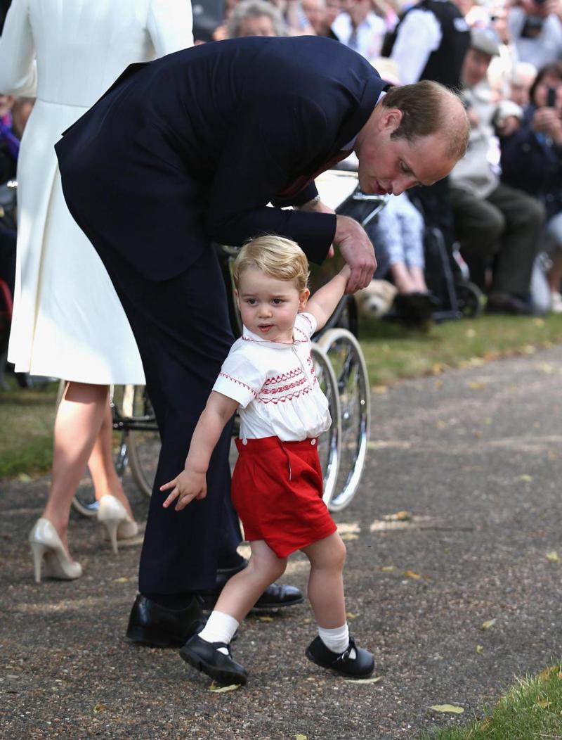 Con Kate Middleton e George la Regina diventa “nonna” Con Kate Middleton e George la Regina diventa “nonna”
