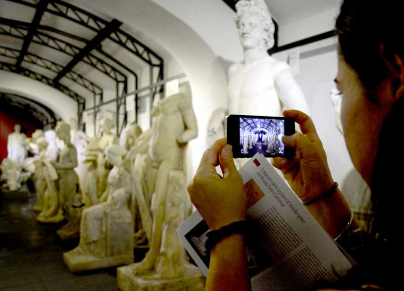 Villa Borghese, show di tesori del parco. Apre le porte il deposito delle sculture Villa Borghese, show di tesori del parco. Apre le porte il deposito delle sculture
