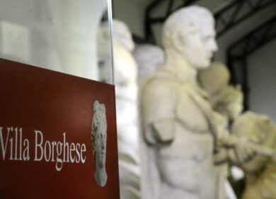 Villa Borghese, show di tesori del parco. Apre le porte il deposito delle sculture