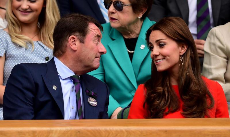 Kate Middleton, di rosso fuoco al torneo di Wimbledon. FOTO Kate Middleton, di rosso fuoco al torneo di Wimbledon. FOTO