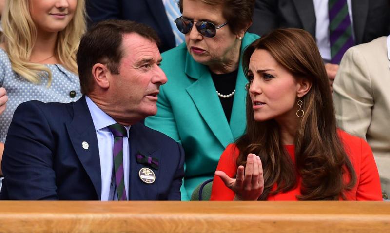 Kate Middleton, di rosso fuoco al torneo di Wimbledon. FOTO Kate Middleton, di rosso fuoco al torneo di Wimbledon. FOTO