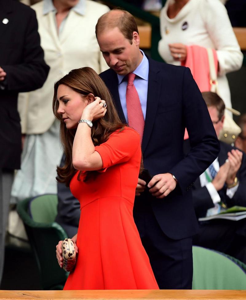 Kate Middleton, di rosso fuoco al torneo di Wimbledon. FOTO Kate Middleton, di rosso fuoco al torneo di Wimbledon. FOTO
