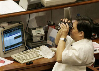 Borsa di Milano positiva, spread sotto 150. Tokyo crolla, poi risale