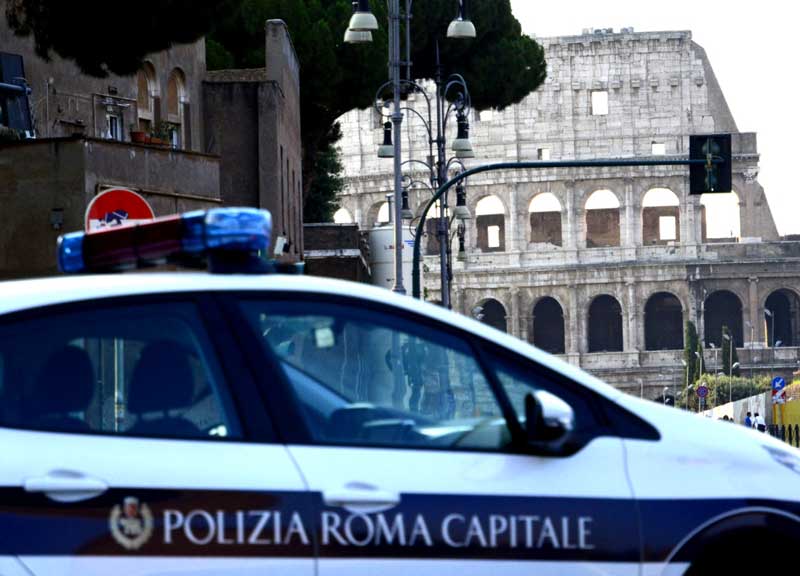 Via dai Fori, Tredicine: “Sarà battaglia”. I camion bar riiuniti alla Bocca della Verità Via dai Fori, Tredicine: “Sarà battaglia”. I camion bar riiuniti alla Bocca della Verità